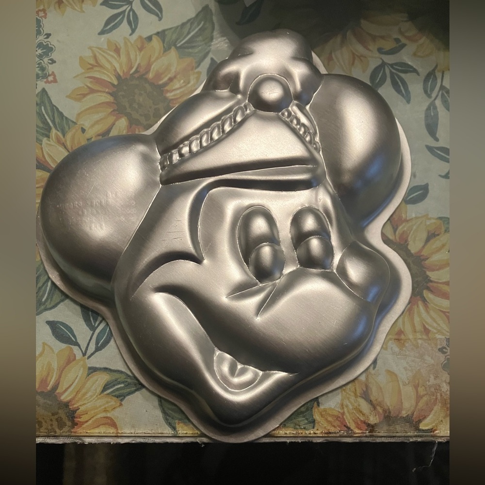 Vintage 1976 Walt Disney Mickey Mouse Cake Pan Mold Wilton Brand